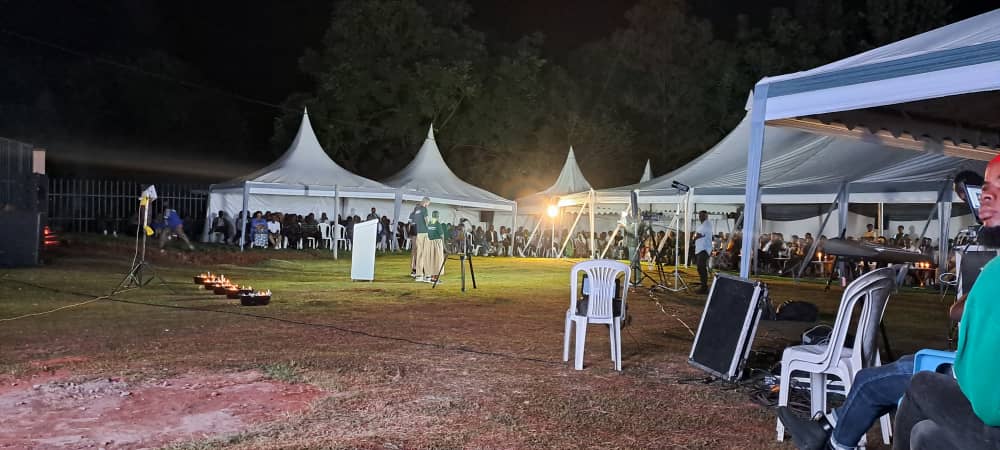 Bacanye urumuri rw'icyizere