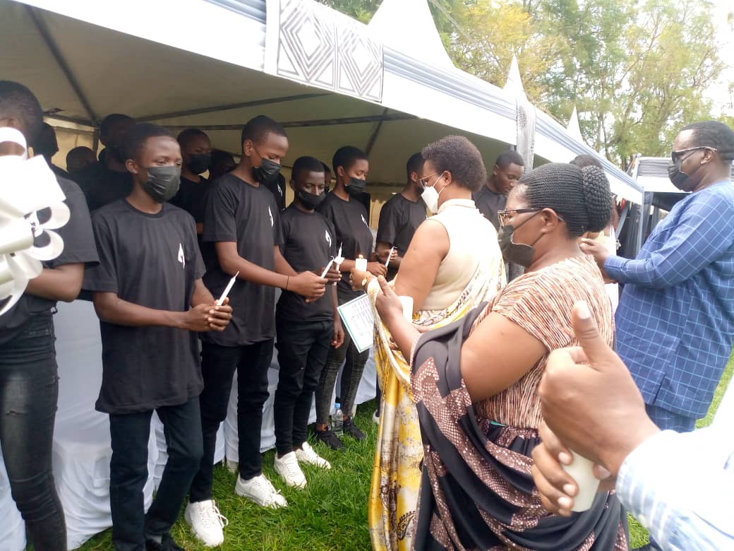 Bacanye Urumuri rw'Icyizere