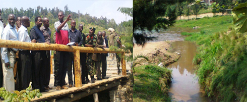 Rwiyemezamirimo Ngarambe Vedaste yerekana imbogamizi z'umugezi wisuka mu Kivu.