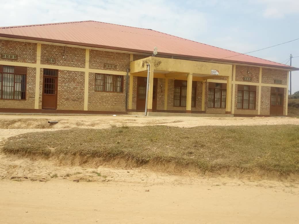 Iyi ni inzu mberabyombi (salle) y