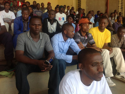 Abaturage mu biganiro nyuma y