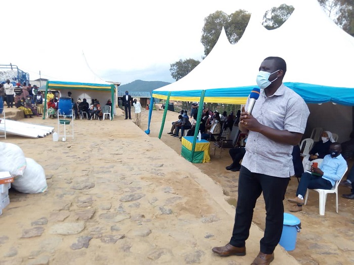 Umuyobozi w'Akarere ka Nyamagabe avuga ko bibabaje kwituma mu rutoki bugacya ukaraba ukajya gutanga ibitekerezo mu isibo