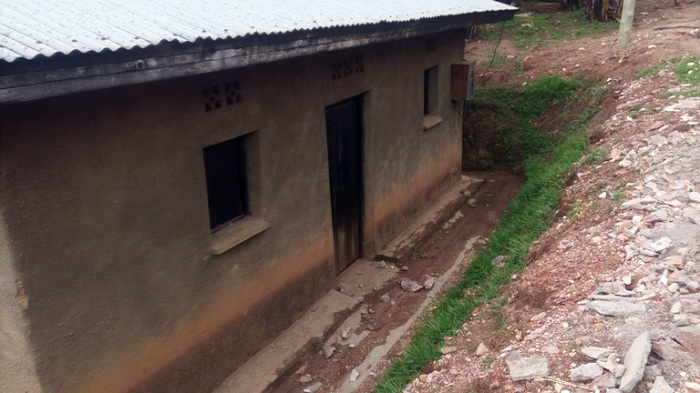 Inzu zisigaye zinjirwamo n'amazi