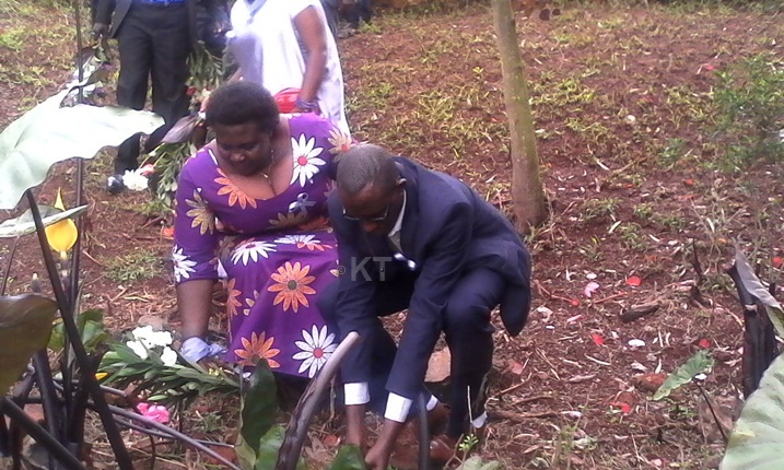 Depite Kankera Marie Josee yifatanyije n'abaturage ba Nyamasheke kwibuka. Aha ni mu Murenge wa Shangi.