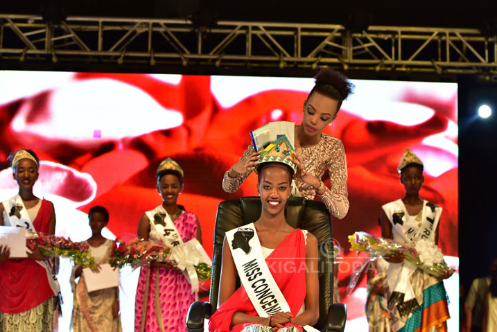 Nyampinga w'u Rwanda 2017 yambikwa ikamba