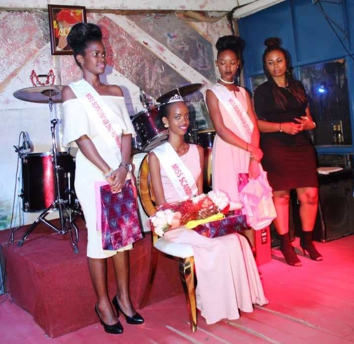 Nyampinga Uwamahoro Vanessa n'abamwungirije nyuma yo gutorwa