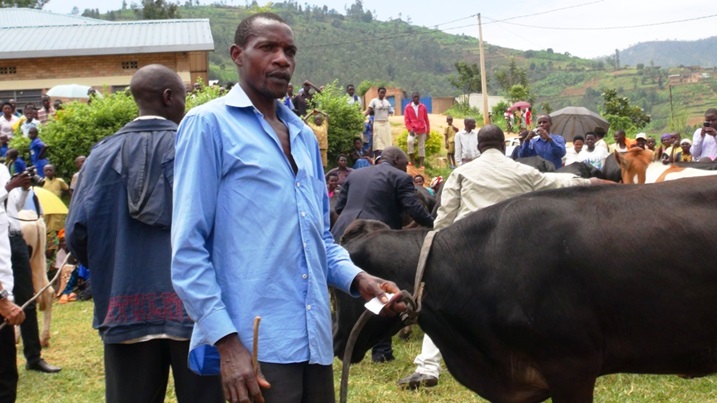 Nyandwi avuga ko abagurisha inka bakazigurisha ari ugusuzugura Umukuru w