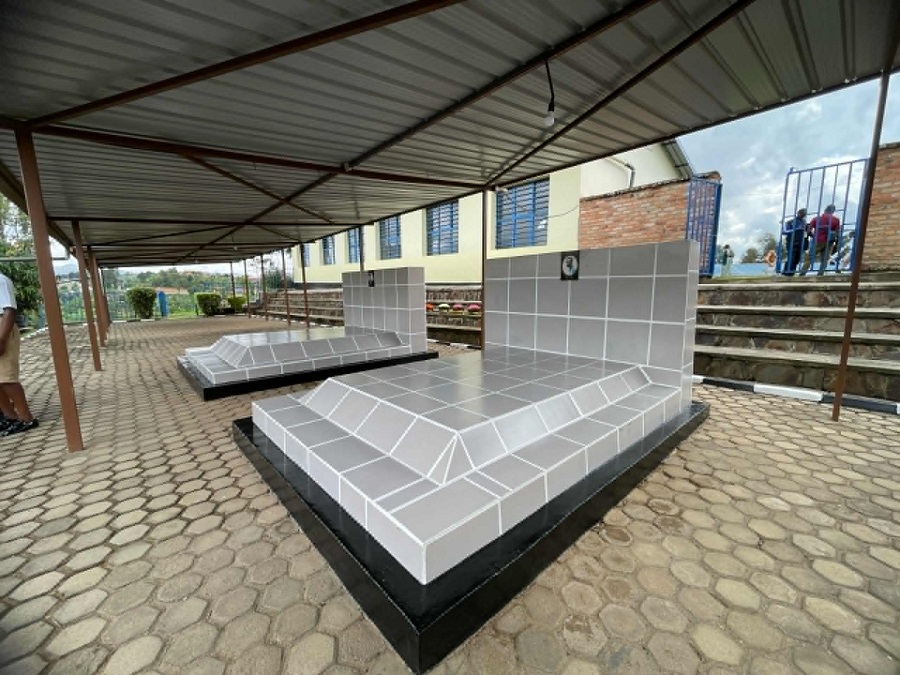 Hari abanyeshuri babiri bashyinguwe ku ishuri bazize ibikomere batewe n'amasasu na gerenade 