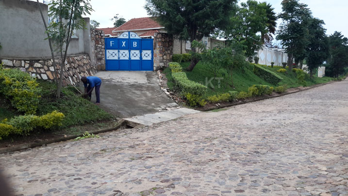 Nyuma y'umuganda abahatuye bakomeje isuku y'umujyi