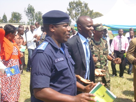 Abayobozi mu nzego zose bari bahimbawe.