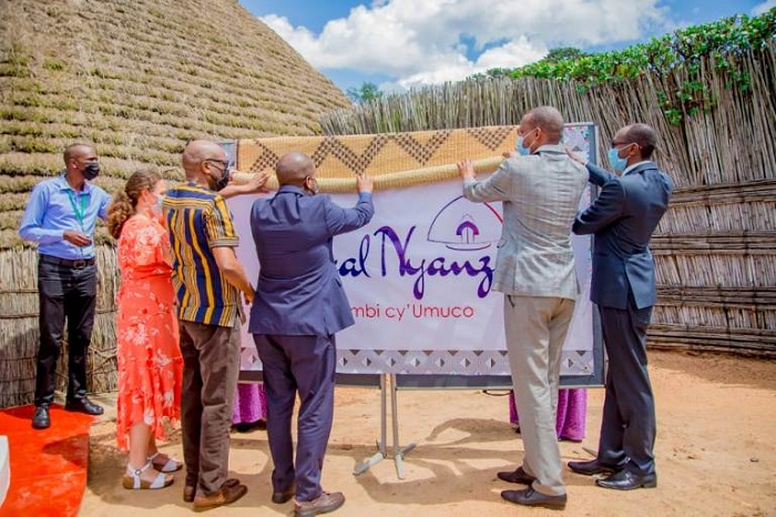 Abayobozi bafunguye ku mugaragaro Igishushanyo kigaragaza ishusho y