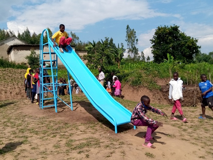 Ahamanukirwa n'abana bakuru