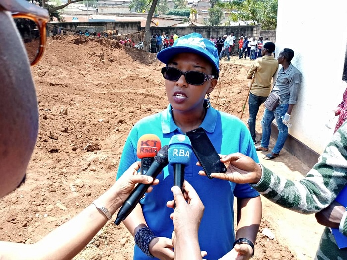 Carine Uwanziga warokokeye kwa Rwagasana yasobanuye uko amakuru y'ahajugunywe iyi mibiri yamenyekanye