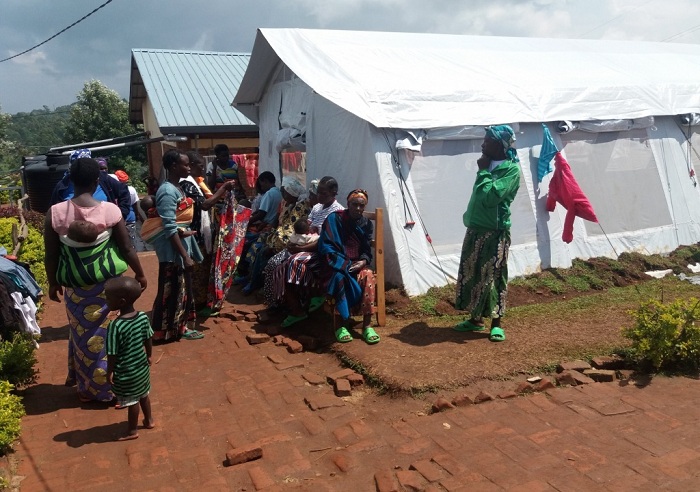 Abana n'abagore mu nkambi y'agateganyo ya Nyarushishi