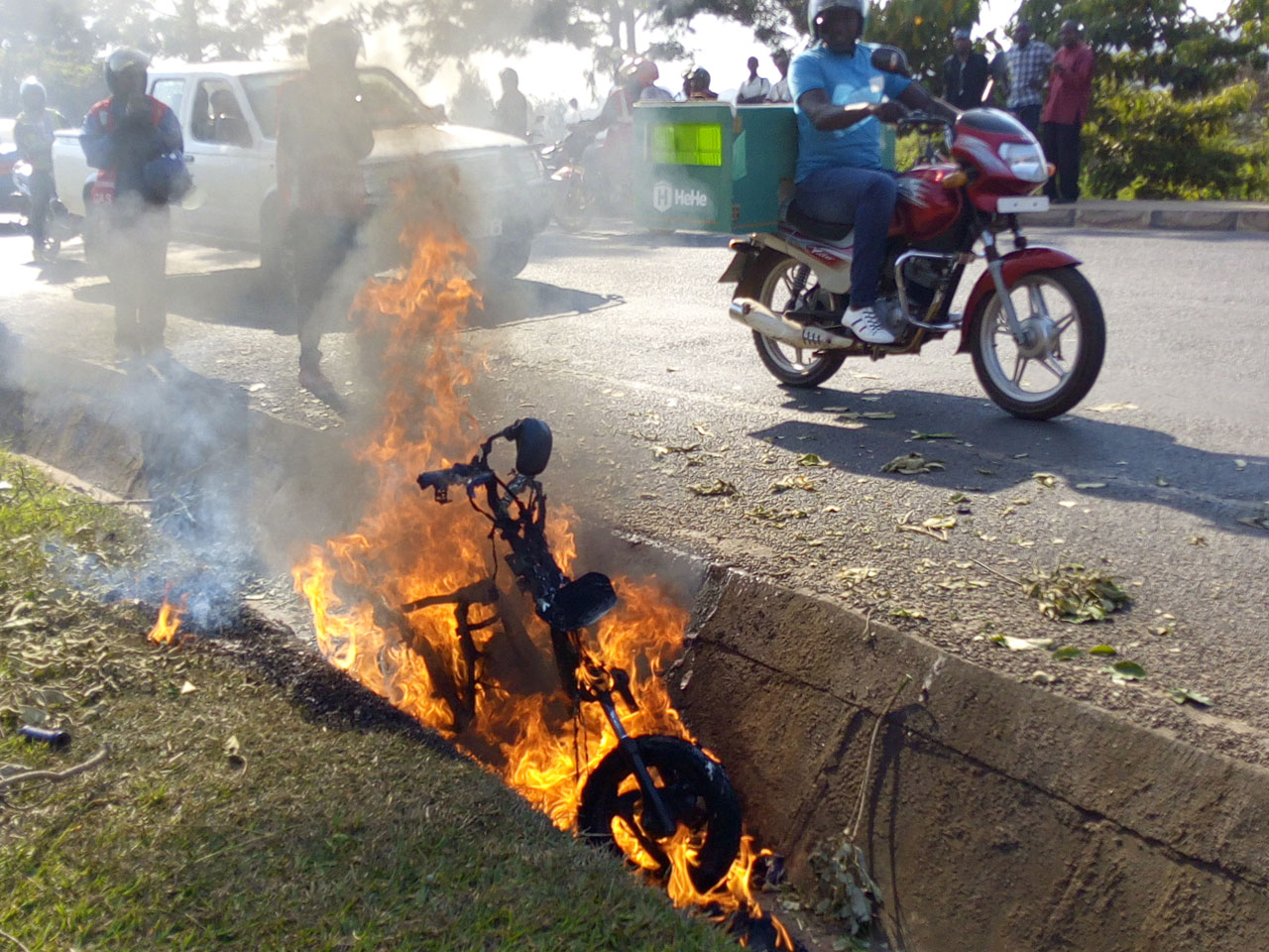 Aho umugabo aguye undi arenzaho utwatsi, urugendo ku bandi rwahise rukomeza