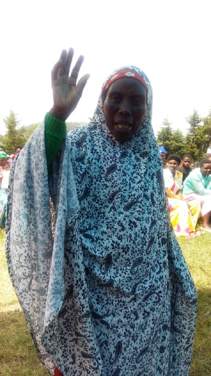 Nyirakimonyo Jeannette yishimiye ko yavuye mu nzu isakaje amategura aho yahoraga anyagirwa