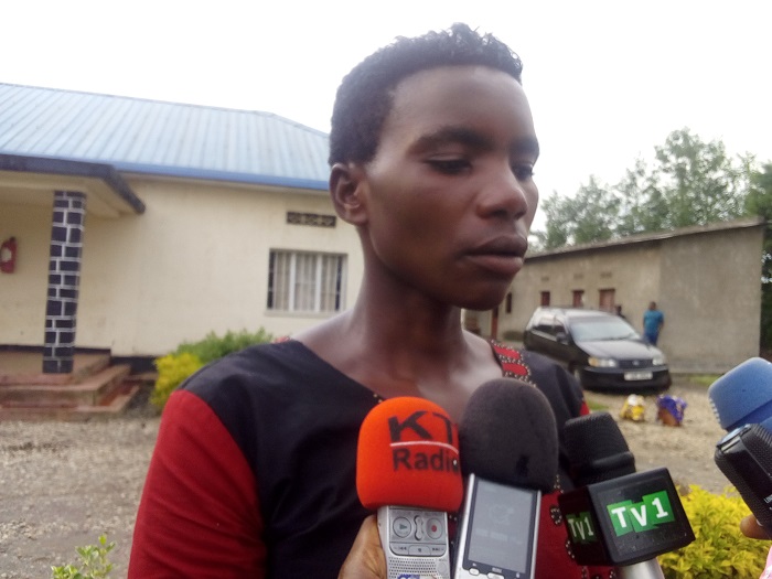 Nyiramahirwe Anonsiyata aganira n'itangazamakuru ku bibazo bahuriye na byo muri Uganda