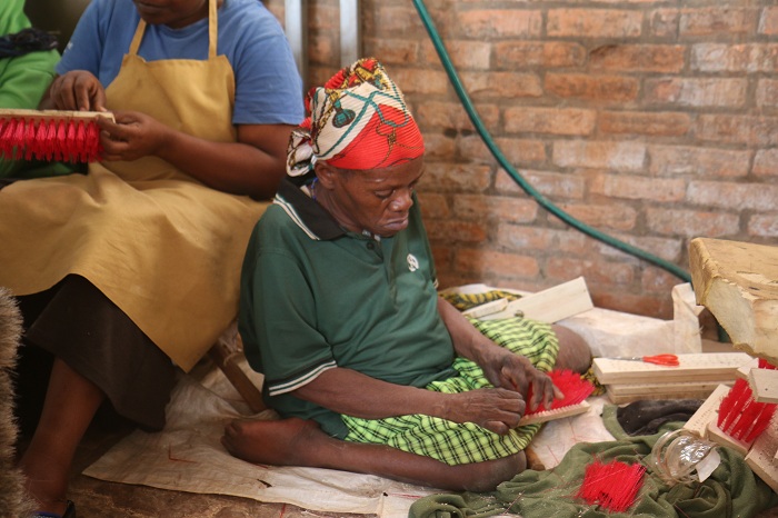 Nyiramajyambere Tatiana avuga ko mbere hari abataramugiriraga icyizere ngo bamuhe akazi