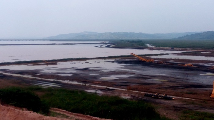 Igice cy'ishanga cya Mamba ubu cyarengewe n'amazi, ariko ngo nta mpungenge z'uko hazabura nyiramugengeri yo kwifashisha mu ruganda