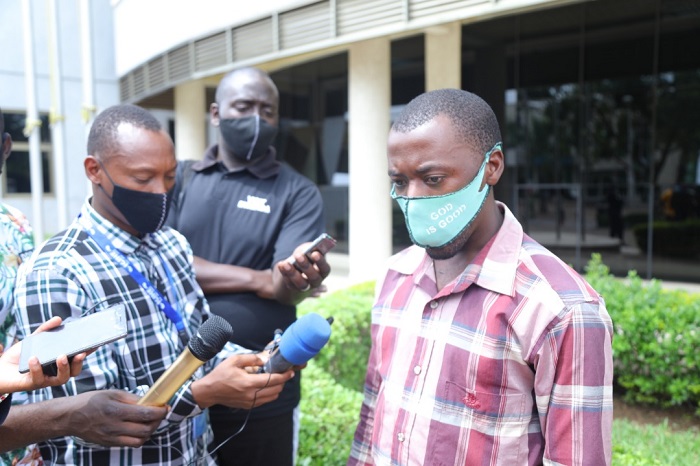 Nyiransekanwa Jean de Dieu asobanurira abanyamakuru uko abo bantu bamusabye ruswa