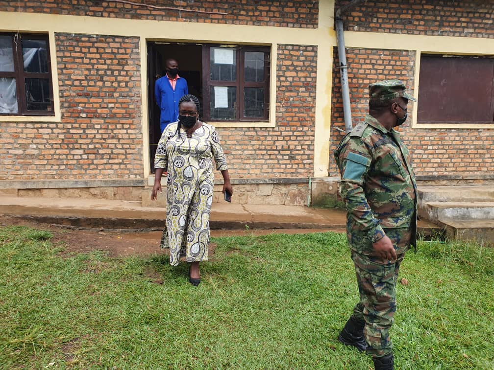 Guverineri Nyirarugero yasuye ibikorwa byo kubaka uwo mudugudu