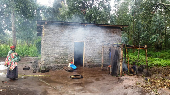 Nyiraruvugo Jacqueline yubakiwe n'umuganda usoza Nzeri 2015.