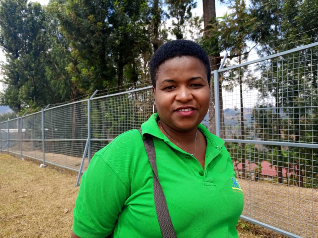 Espérance Nyirasafari yigishije abatuye i Nyamagabe kurya amafi n'isambaza ngo bamubere abakiriya