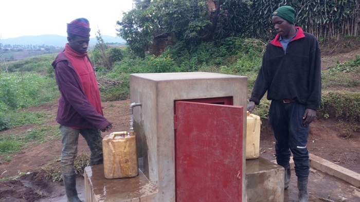 Kuva bakwegerezwa amazi ntibakijya kuvoma i Burundi