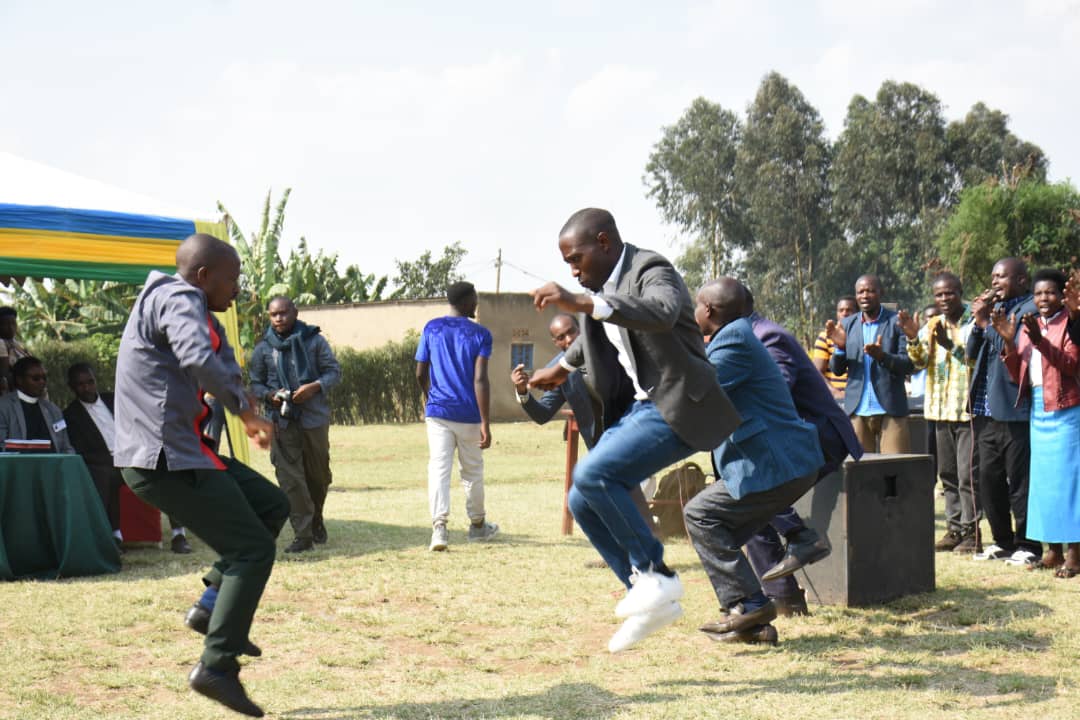 Nyuma yo kwigishwa kubaka amahoro birinda amakimbirane, abaturage bacinye akadiho