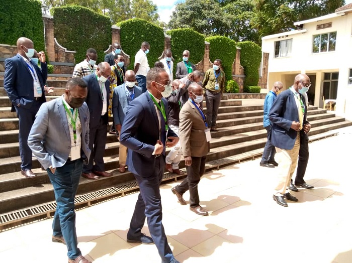 Abahagarariye inzego zinyuranye barimo kurebera hamwe ibyatuma Pariki ya Nyungwe ishyirwa mu Murage w'Isi