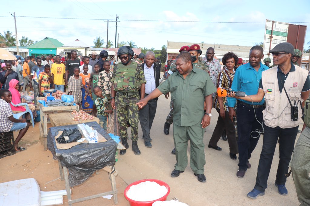 Perezida Filipe Nyusi aganira n'abaturage b'igihugu cye