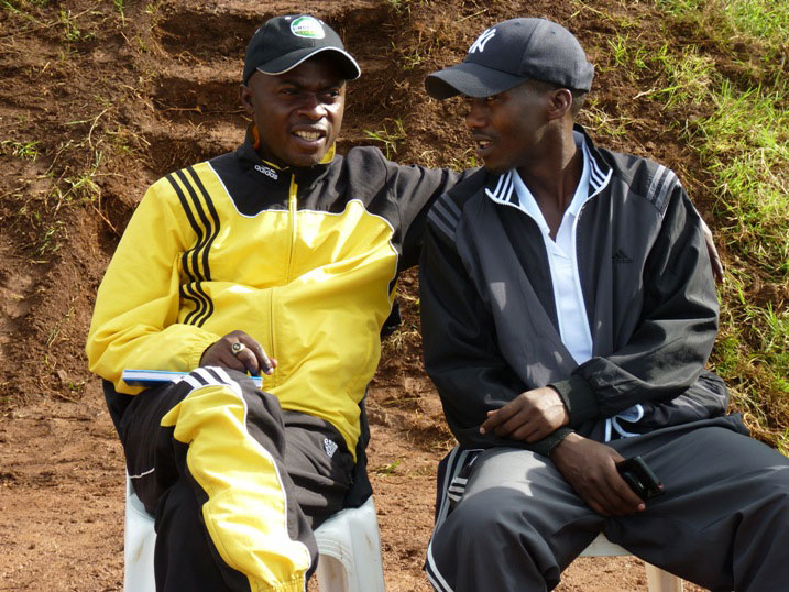 Nzungu Thierry (ibumoso) utoza Sunrise ngo biteguye kurega Ferwafa banayiregera.