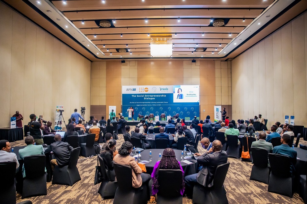 Urubyiruko rwasabwe gukora imishinga isubiza ibibazo by'abaturage