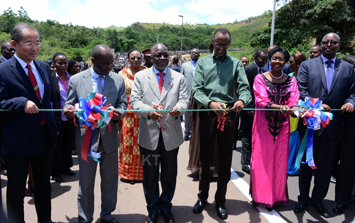 Aha bafunguraga ikiraro mpuzamahanga cya Rusumo.