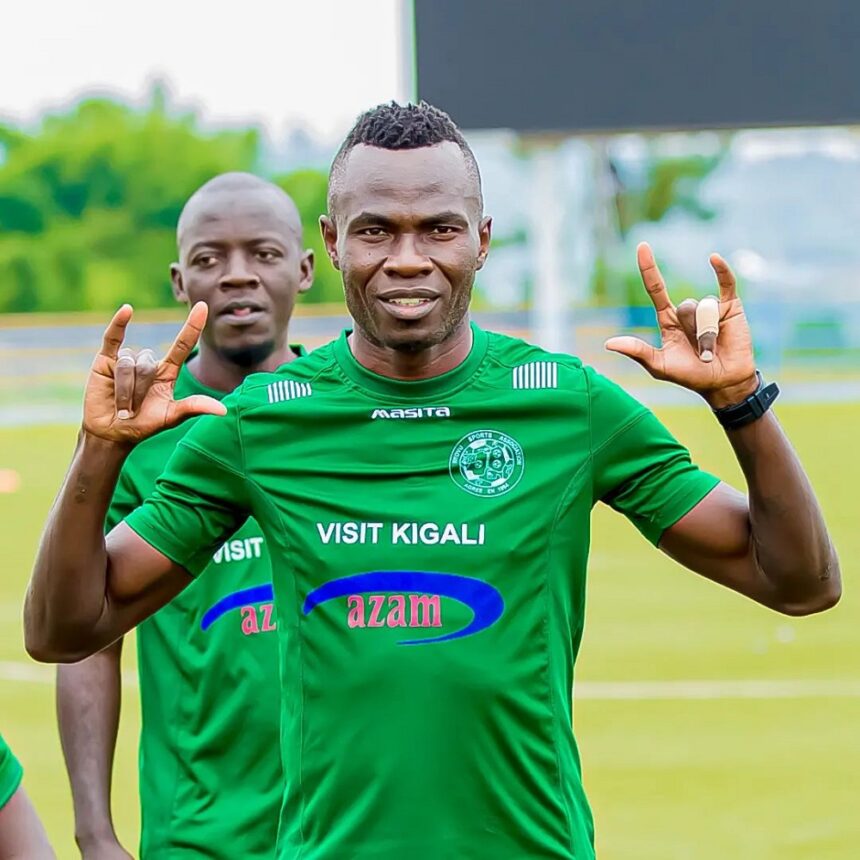 Emmanuel Okwi agarutse muri Kiyovu Sports aheruka gukinira umwaka umwe hagati ya 2021-2022