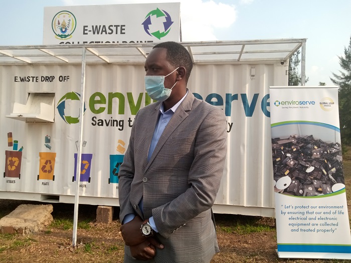 Olivier Mbera, umuyobozi wa Enviroserve avuga ko ibishingwe by'ibikoresho by'ikoranabuhanga bidakwiye kuvangwa n'ibindi bishingwe kuko bibamo ibinyabutabire by'uburozi ku buzima