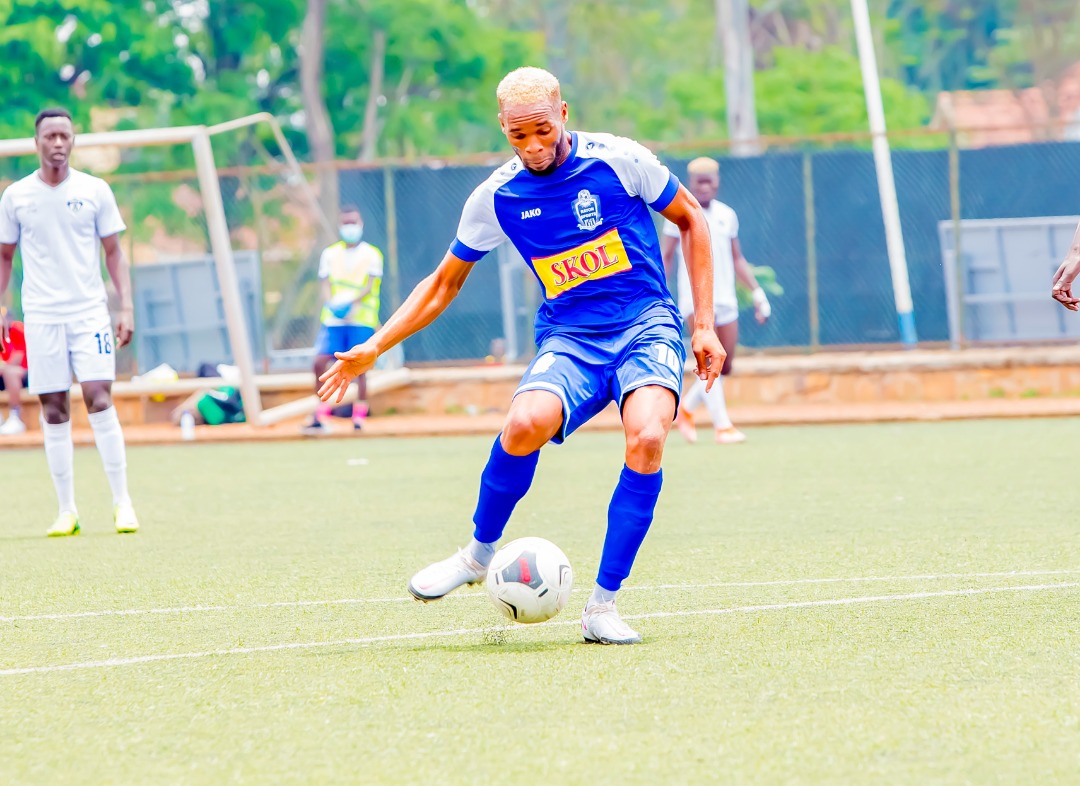 LEANDRE WILLY ESSOMBA ONANA uheruka gusinyira Rayon Sports yakinnye igice cya mbere gusa