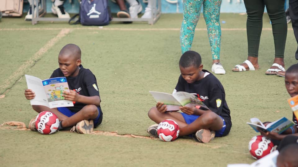 Abana batozwa gukina bagatozwa no gukunda gusoma