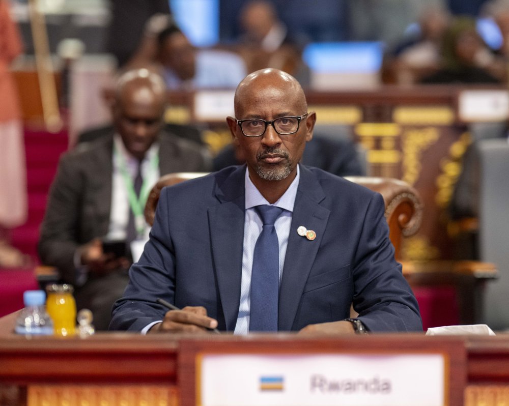 Minisitiri w'Uburezi Nsengimana Joseph ari mu baherekeje Perezida Kagame muri iyi nama Nyafurika yiga ku Burezi no gushakira imirimo urubyiruko