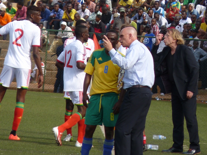 Stephen constantine ubwo yaganiraga na Haruna Niyonzima 