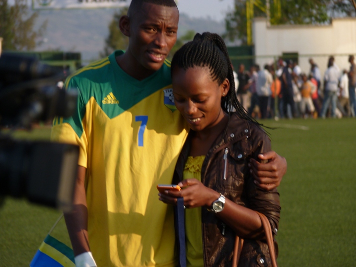 Inshuti yawe igushyigikira buri hamwe... Gisa Fausta yakomezaga guha umurindi Migi haba ubwo yabaga ahagarariye ikipe y