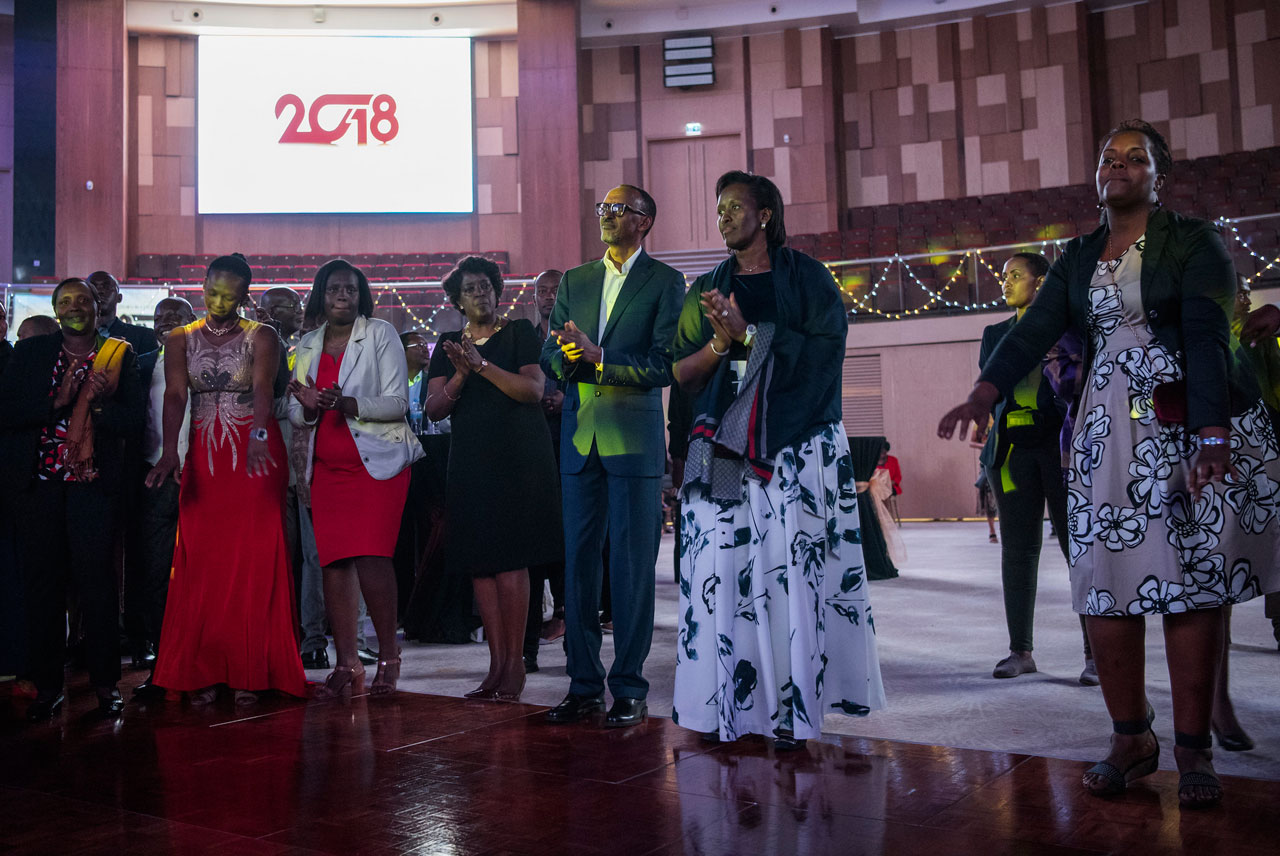 Perezida Kagame na Mme Jeannette Kagame banyuzagamo bakabyina nabo