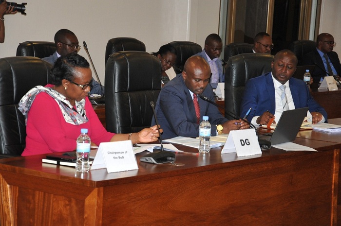 Noel Nsanzineza (uri hagati), umuyobozi w