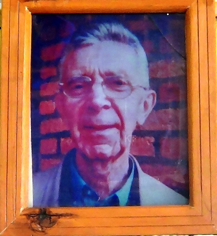 Padiri Bourguet wubakiye ibikorwa remezo abo baturage.