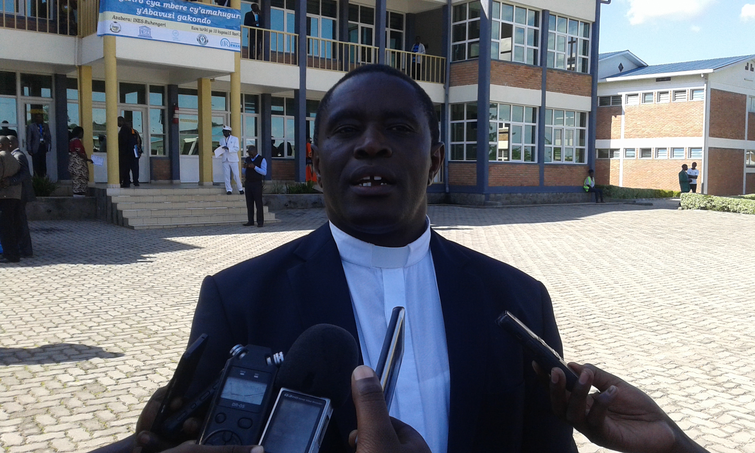 Padiri Dr Hagenimana Fabien, umuyobozi wa INES-Ruhengeri, avuga ko ubuvuzi gakondo ari umwuga w'ingirakamaro