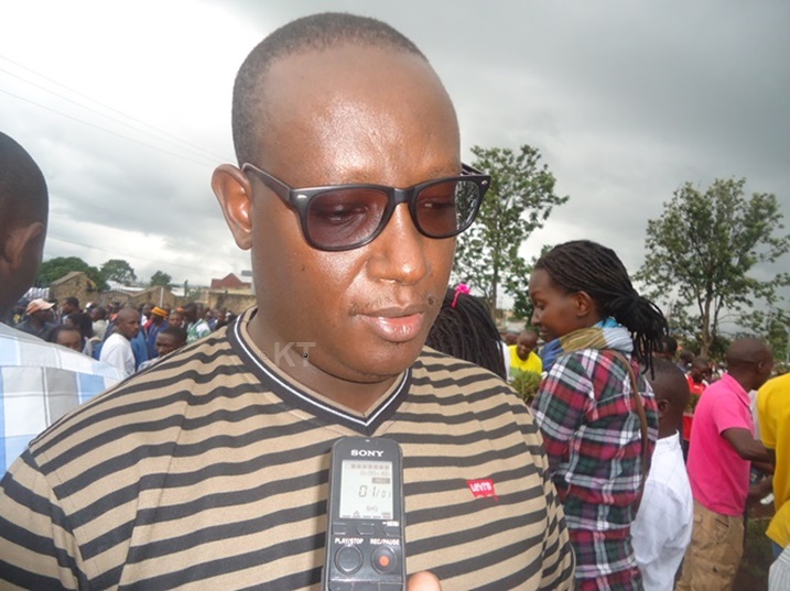 Padiri Emili Nsengimana ufite abe basaga 20 bari bashyinguye muri uru rwibutso avuga ko kwoimura iyo mibiri ari iby'agaciro.