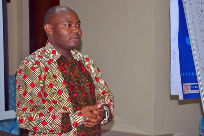 Padiri Munyangaju avuga ko gufasha urubyiruko gucunga neza imishinga bizatuma rudasubira inyuma