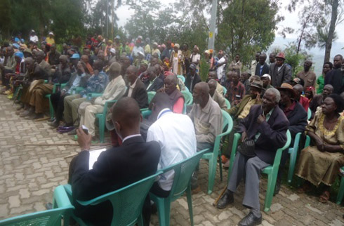 Abari muri pansiyo bo mu karere ka Ngororero bateraniye mu nama ku cyicaro cy