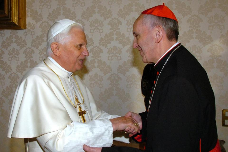 Ubwo yari Cardinal, Papa Francisco yakundaga kuganira na Papa Benedict XVI yasimbuye