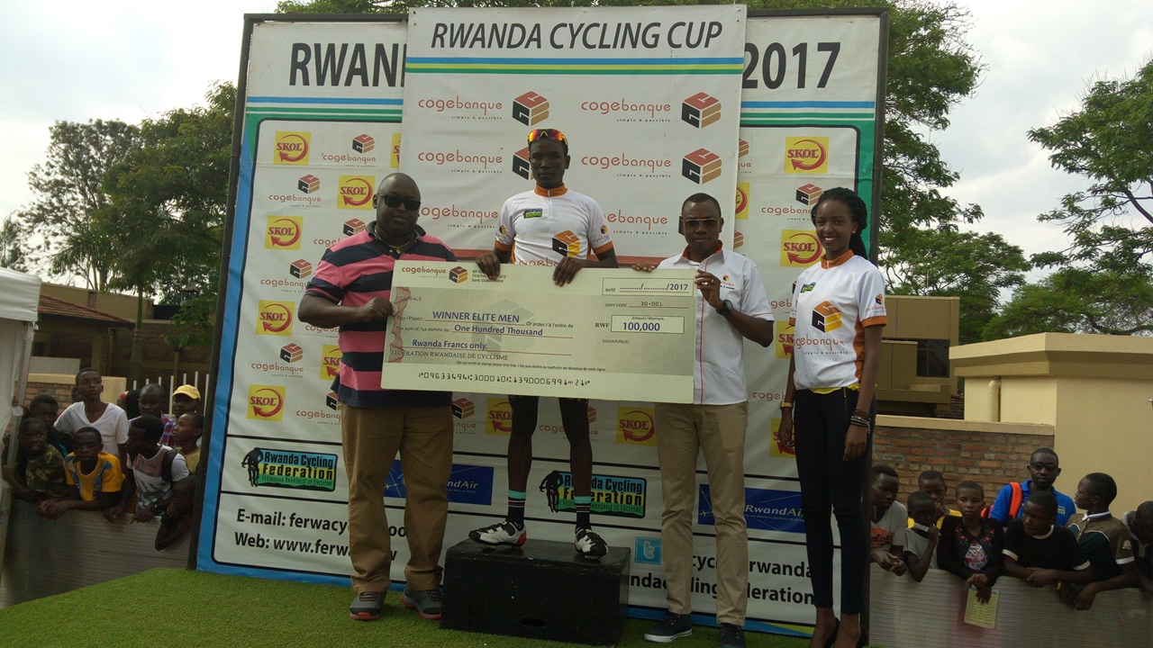 Nkurunziza Yves watsinze mu ngimbi nawe ashyikirizwa igihembo cy'ibihumbi 50Frw